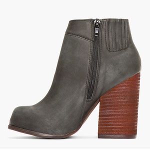 COPY - HANGER leather Bootie - JEFFREY CAMPBELL SIZE 9